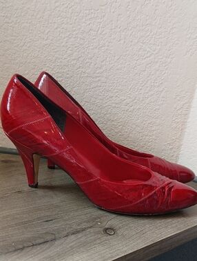 Vintage Joyce 80s Red Leather Pumps